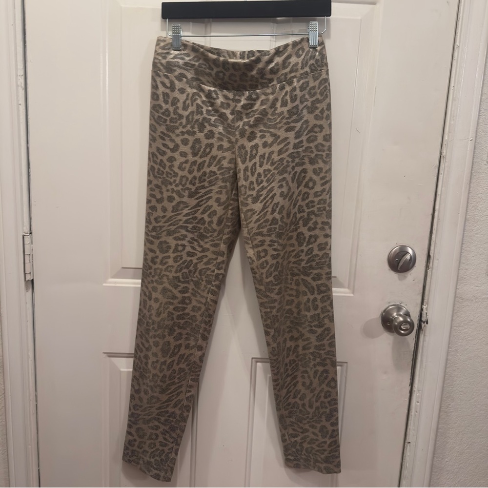 Frank Lyman Design Tan Leopard Print Leggings